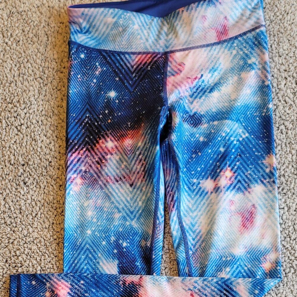 LIVE LOVE DREAM brand Size small Blue purple white geometric patterns stars gala